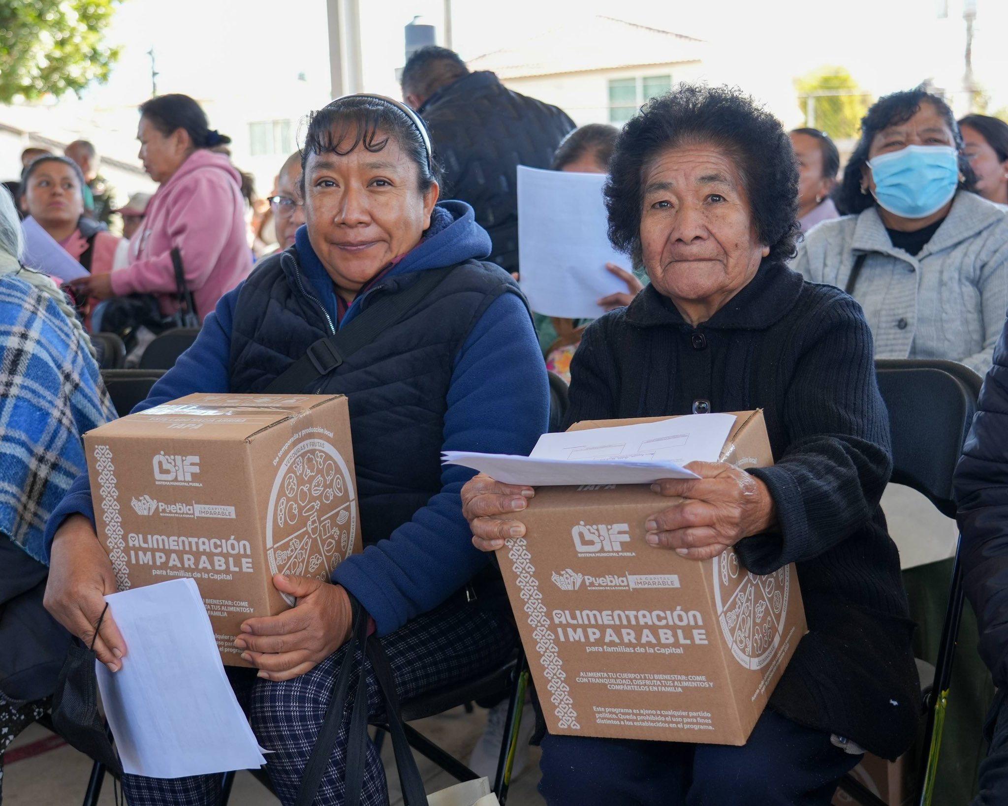 Pepe Chedraui entrega más de 2 mil despensas en San Baltazar Tetela